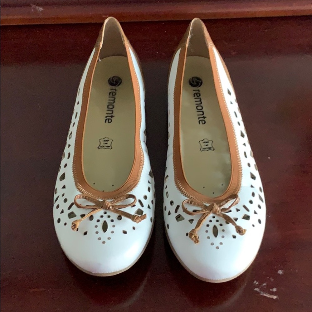 Remonte white slip ons/ ballet flats 40